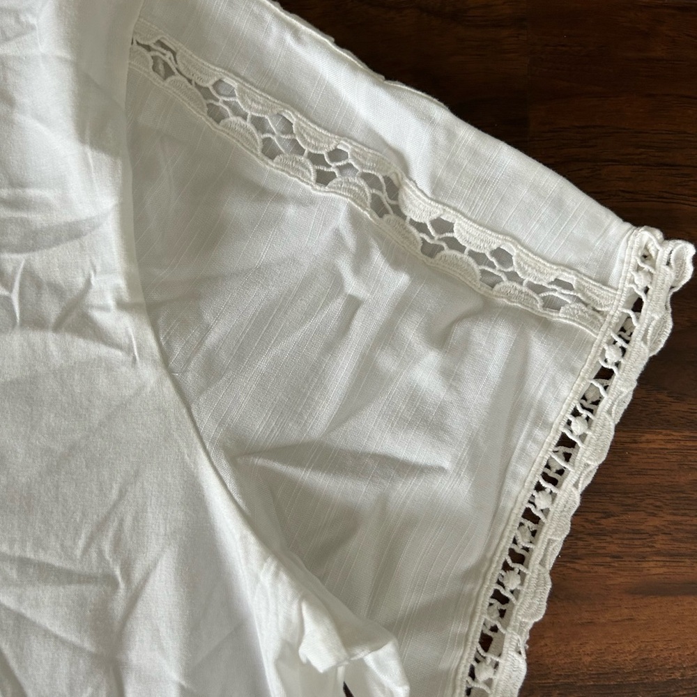 NWT Ann Taylor Lace Sleeve Mixed Media Tee White 
Size XL - Picture 2 of 6